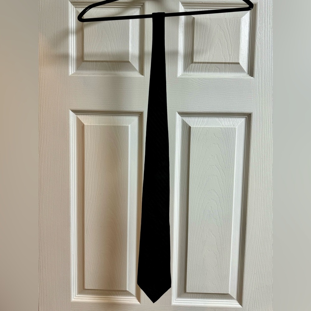 Express // Black Tie